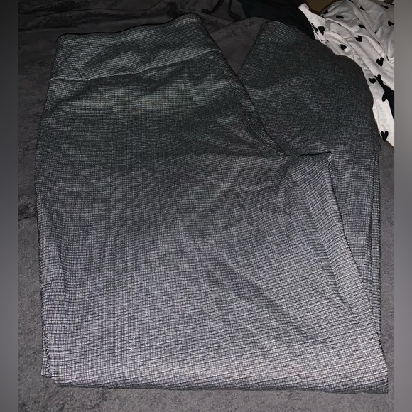 4 Pairs of Size 16 Pants - Picture 8 of 9